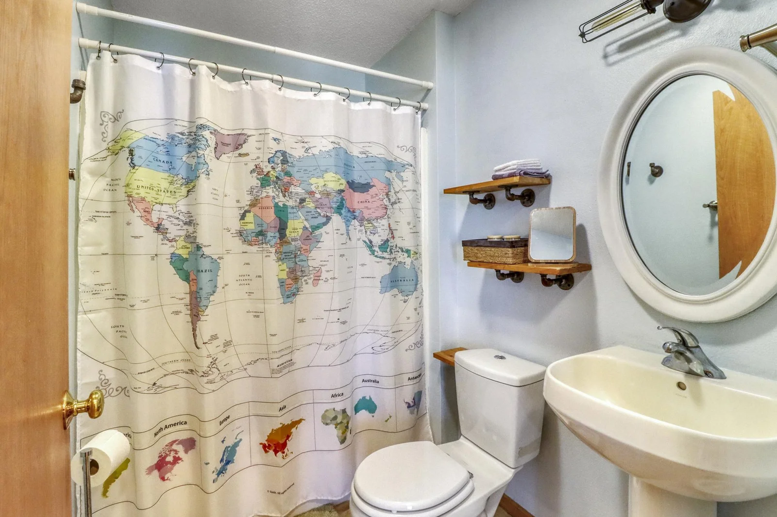 Bathroom1_0.JPG