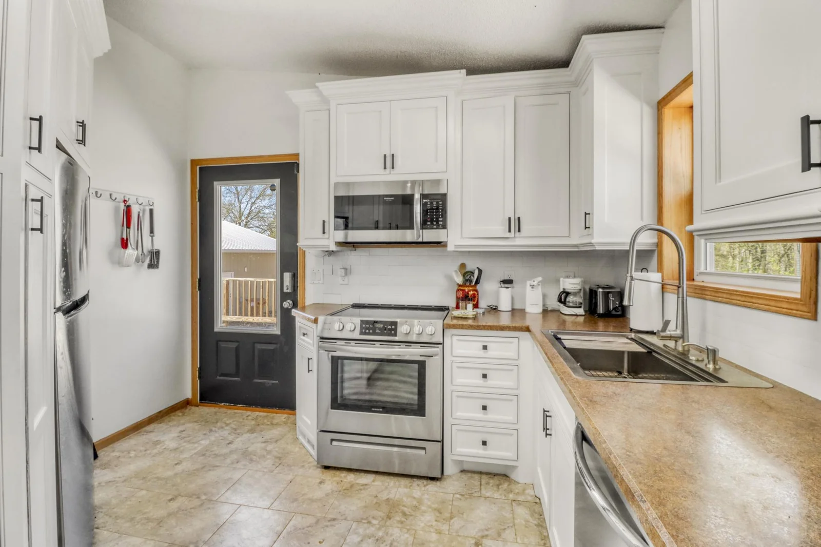 Kitchen1_4.JPG
