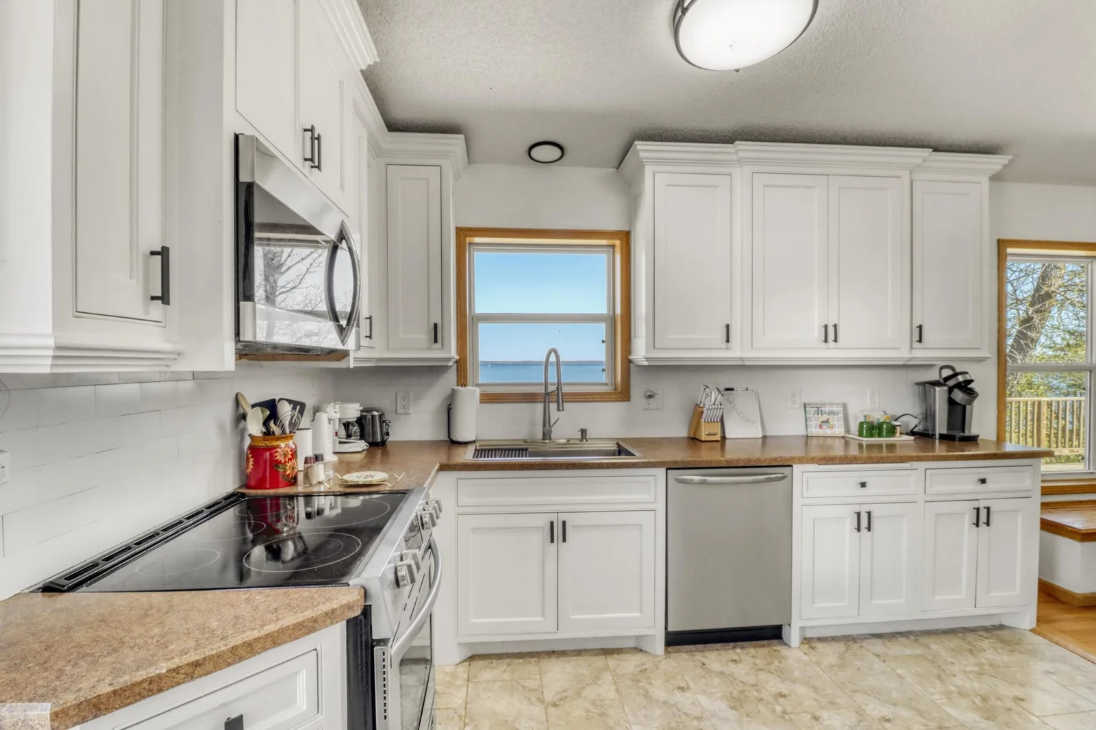 Kitchen1_1.JPG
