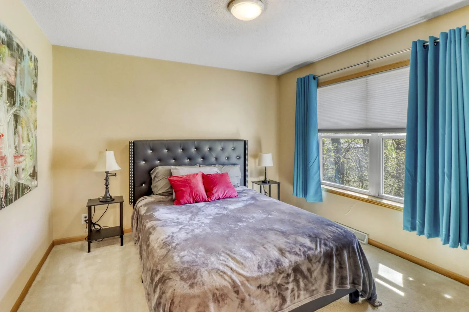 Bedroom2_1.JPG