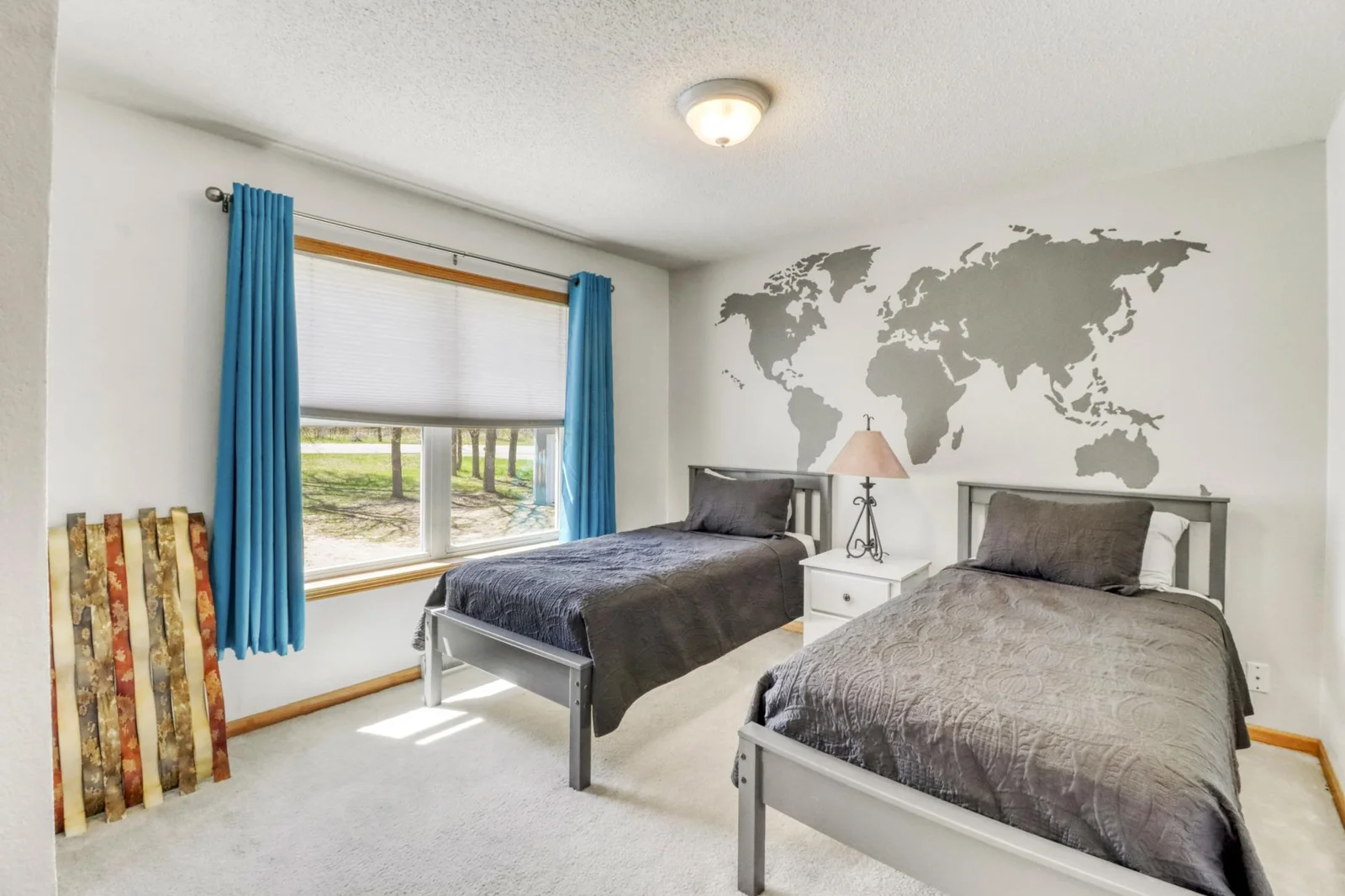 Bedroom1_1.JPG