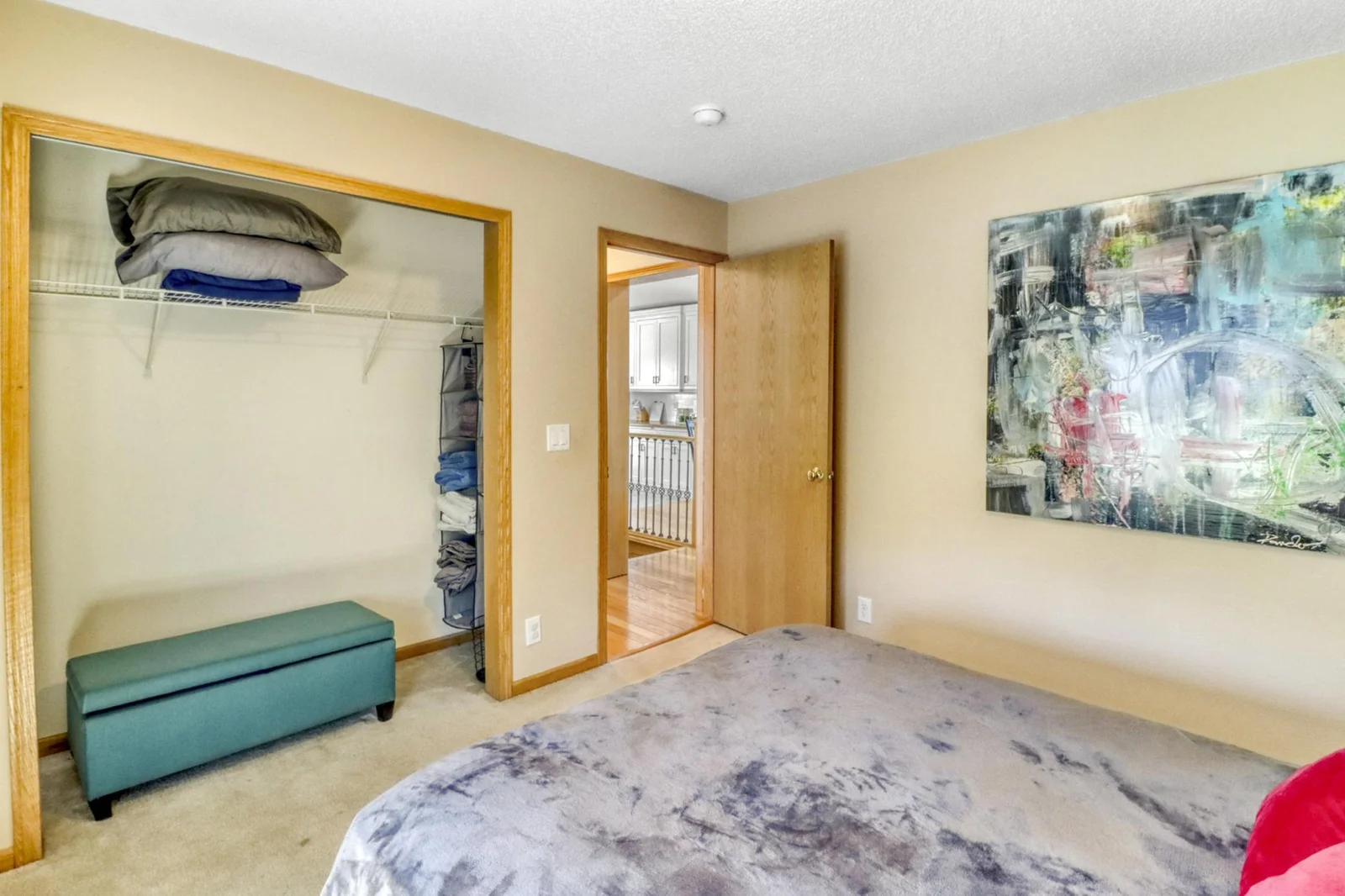 Bedroom2_2.JPG