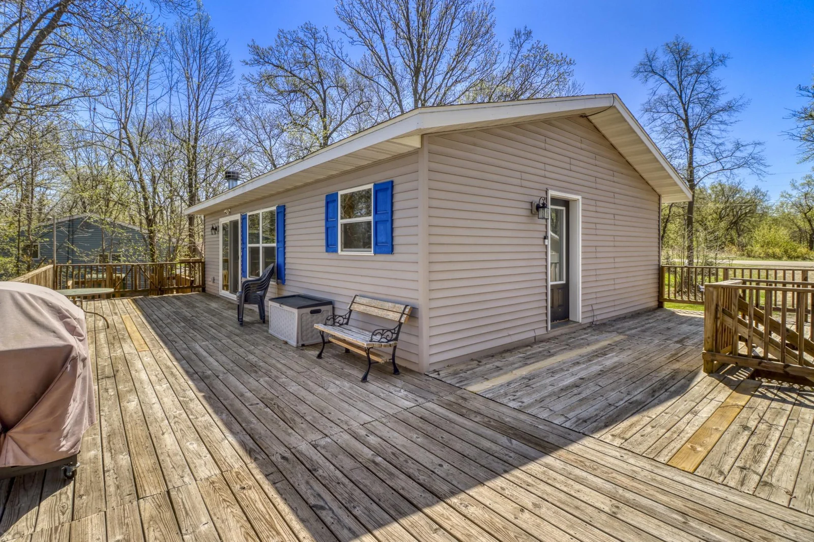 Exterior_deck1_1.JPG