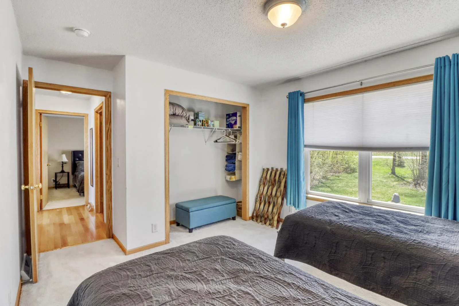 Bedroom1_2.JPG