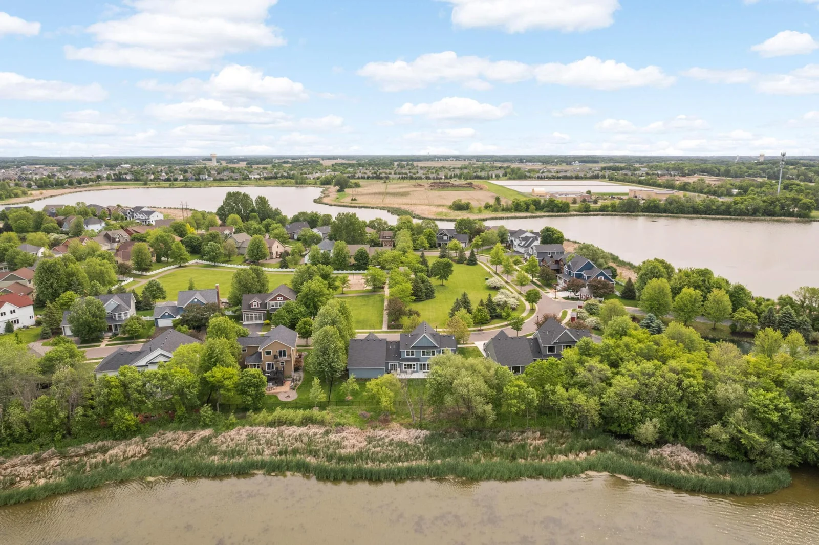 Peninsula living between School and Mud Lake