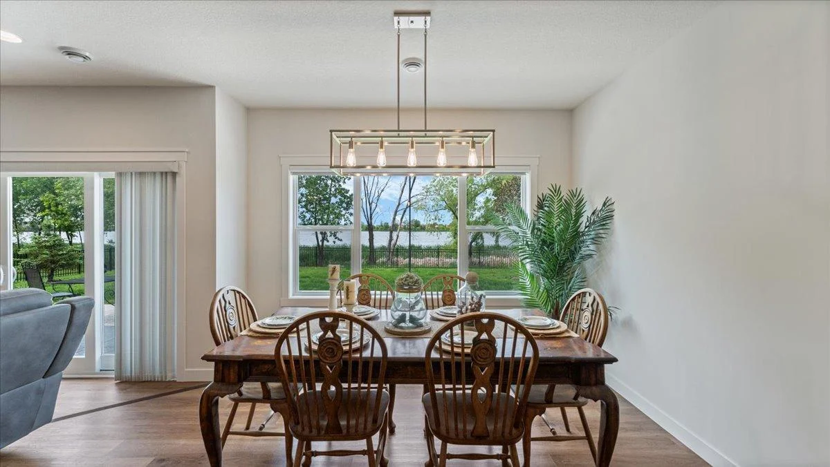 Lakeside dining