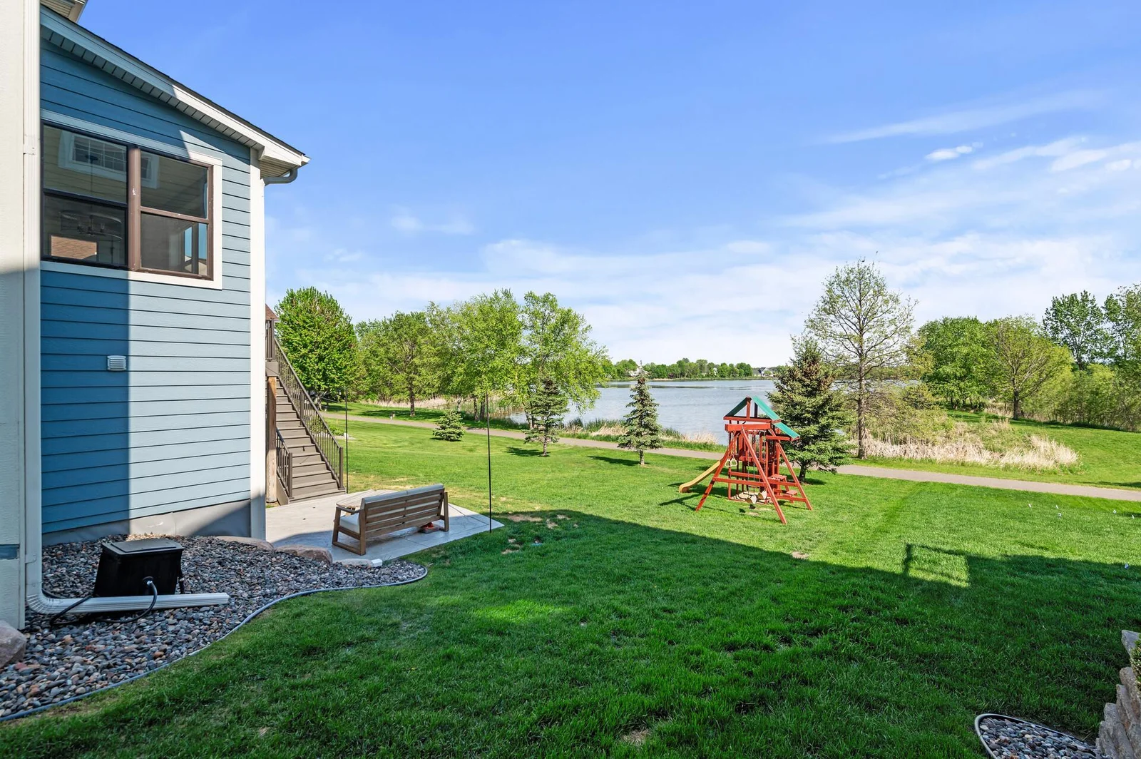 The location of this home is unbeatable.