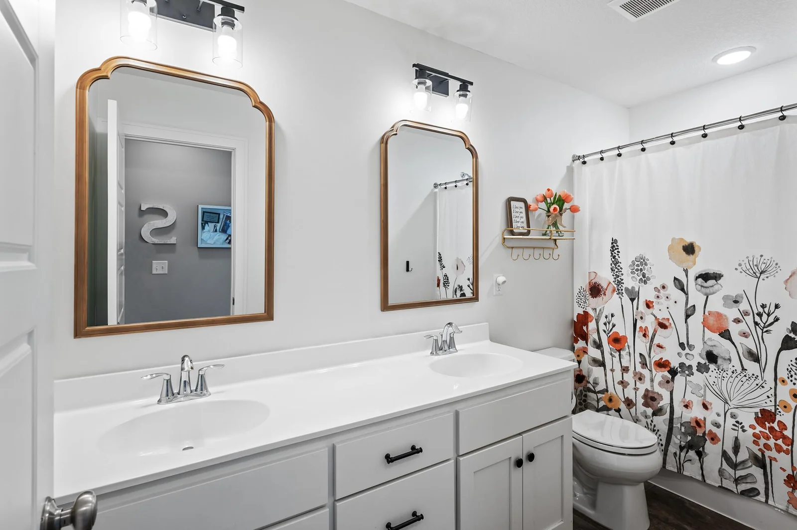 Upper level bathroom supports two bedrooms and a bonus room.
