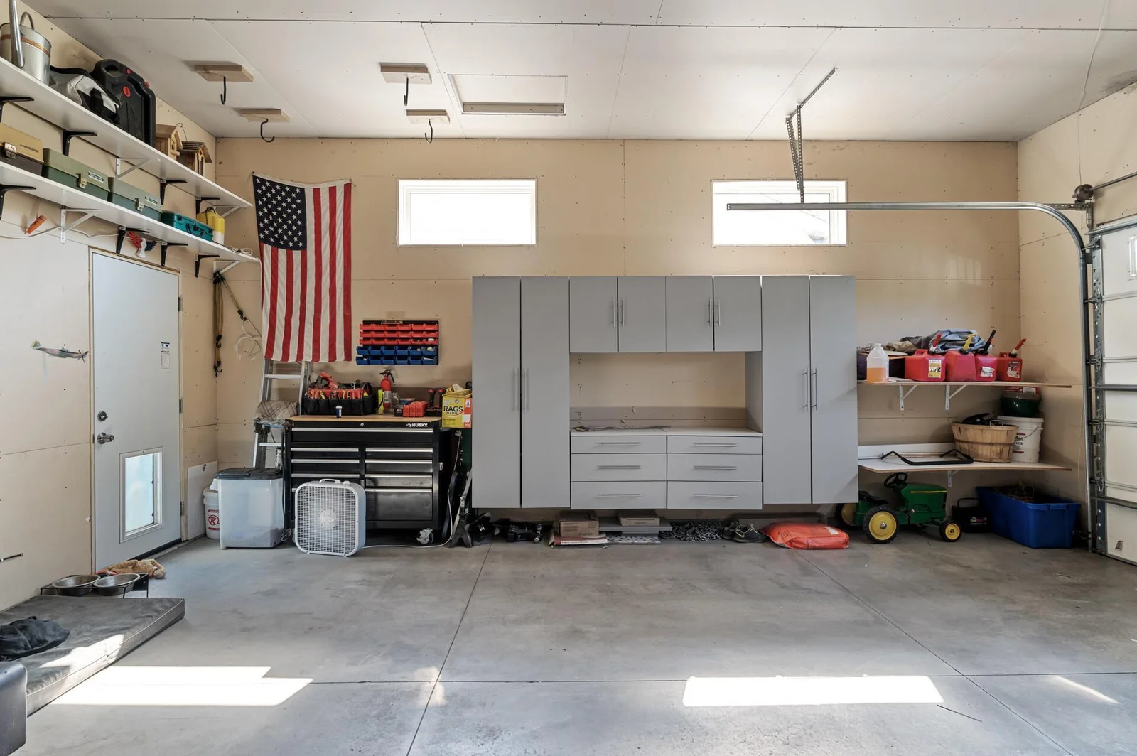 6' x 10' built-in tool storage.