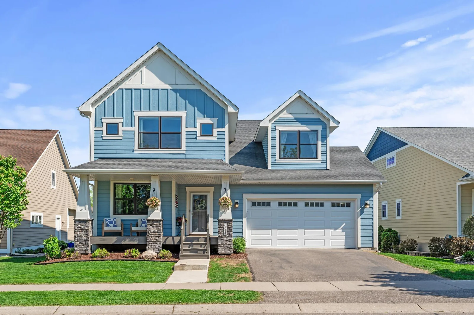 Welcome home to 6644 Lamplight Drive, Albertville, MN.