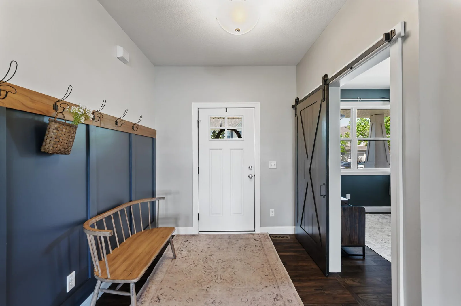 Large entry way to welcome guests.