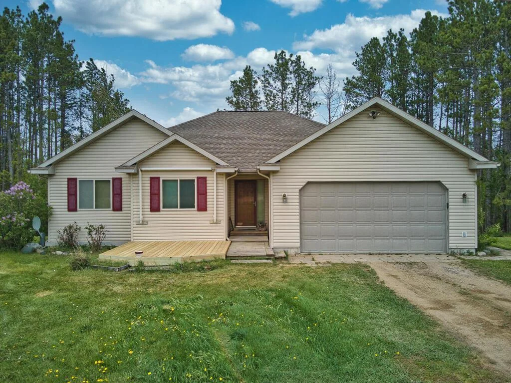 Photo 1 of 38850 Christie