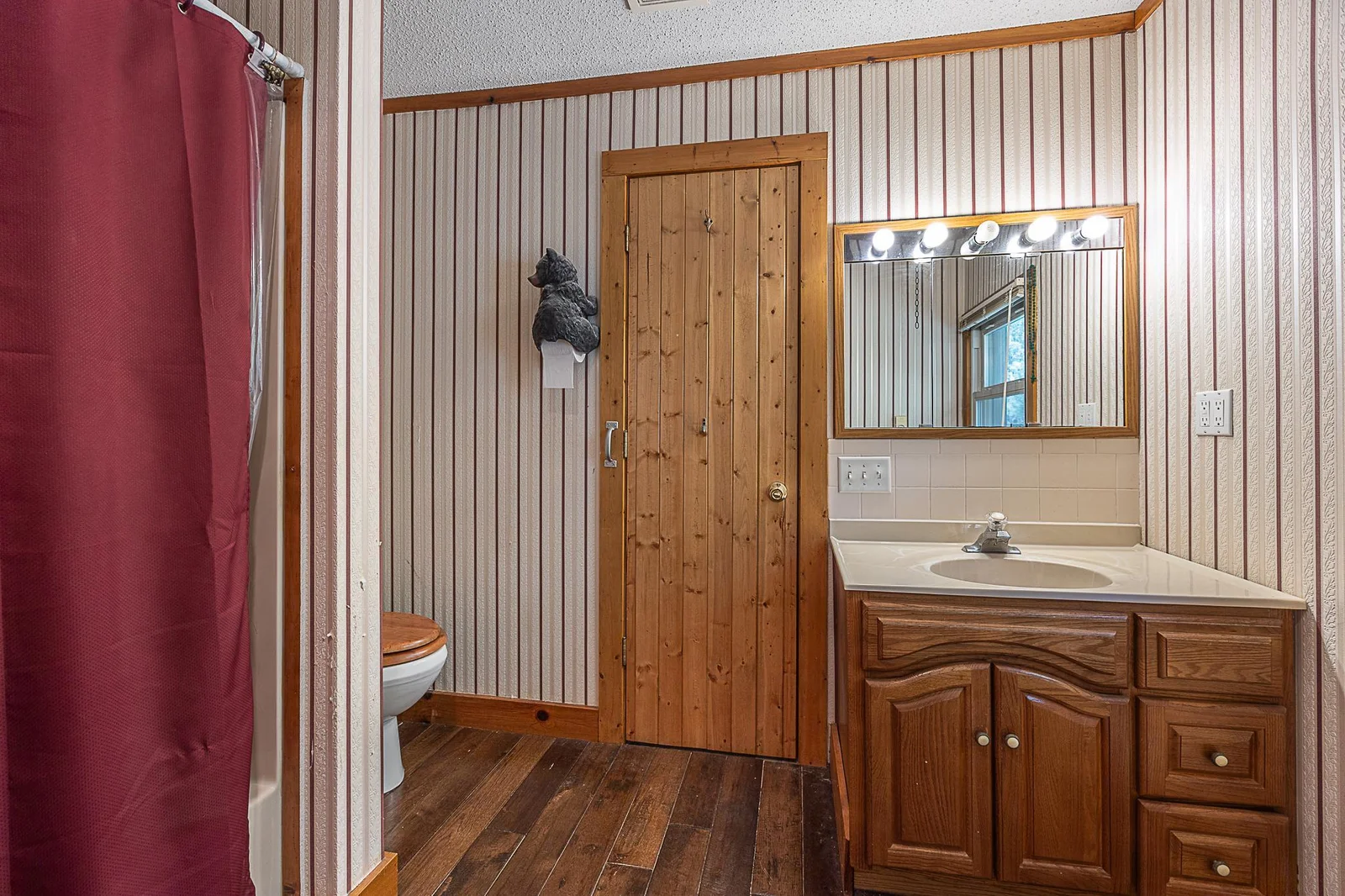 Main floor bathroom.
