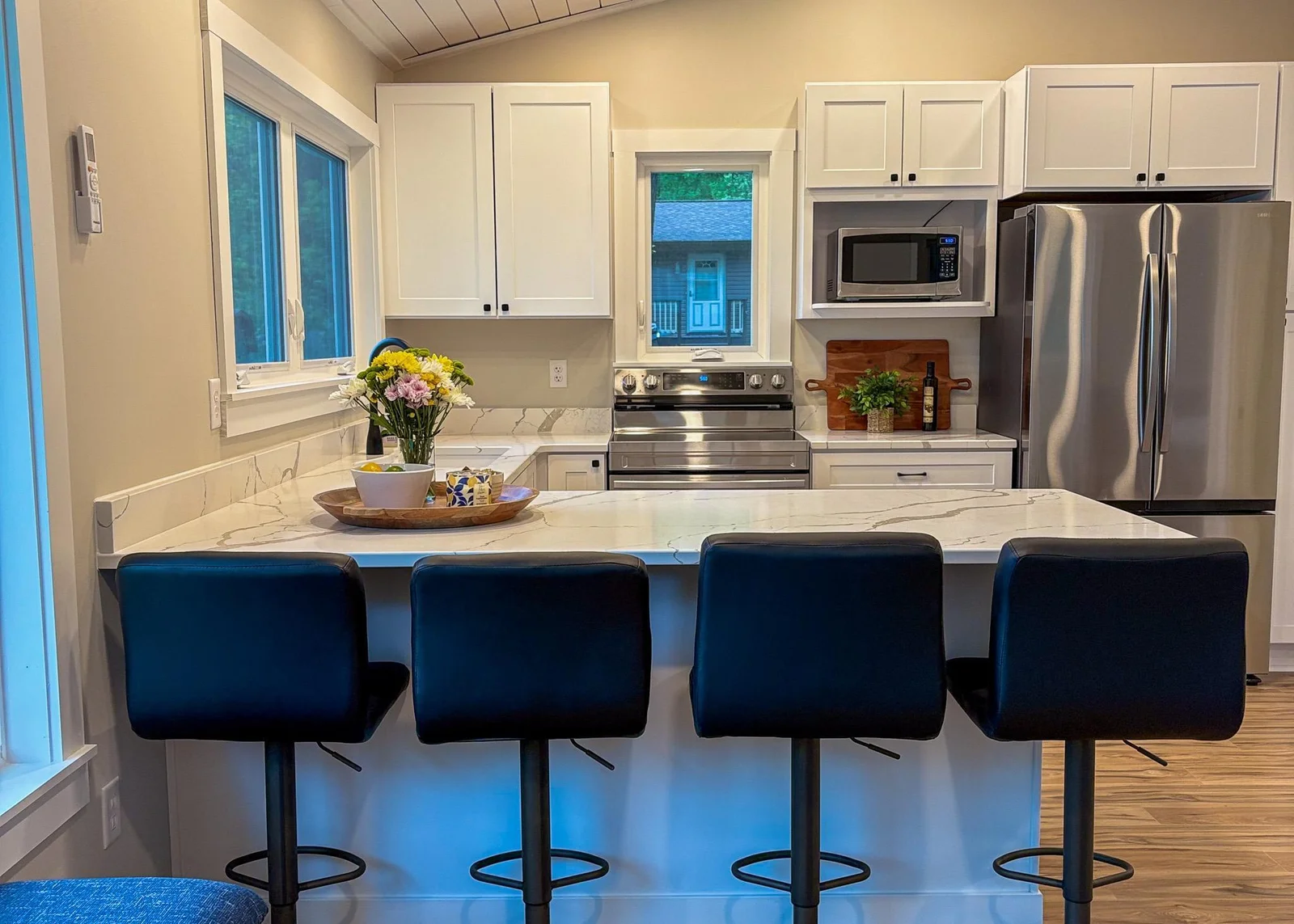 Full kitchen with all the comforts of home