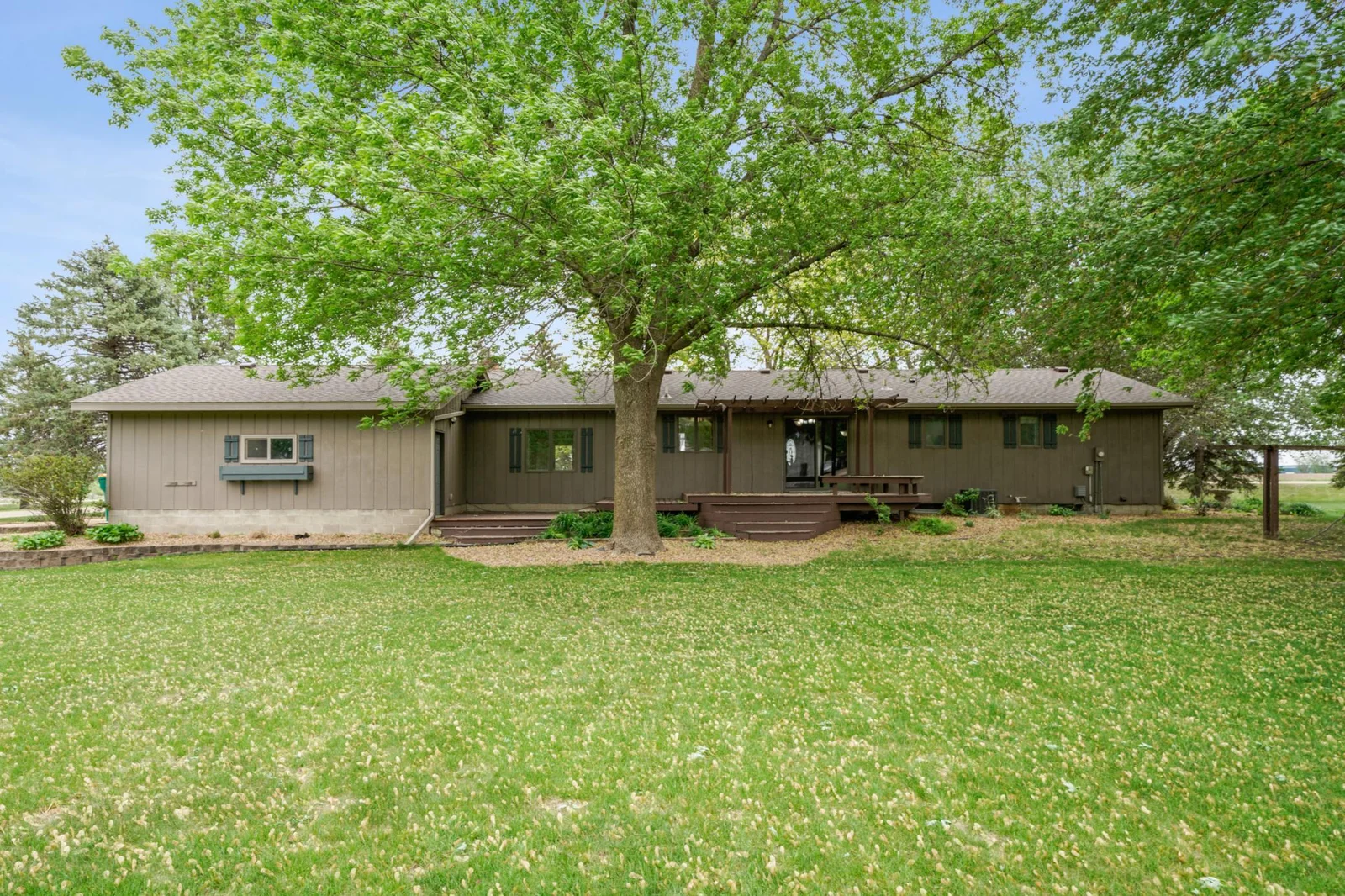 14_exterior.jpg