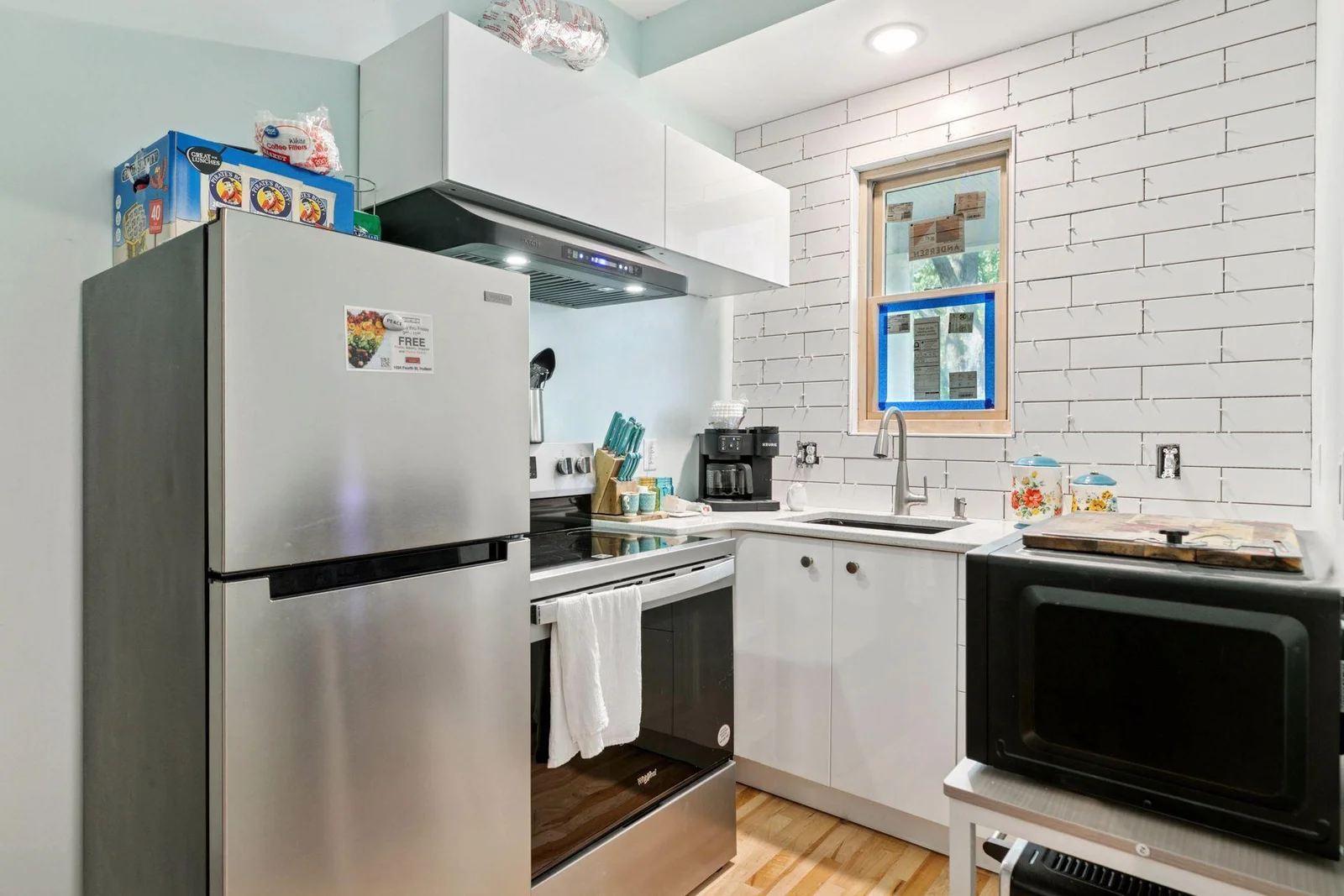 The auxiliary unit kitchen is also totally updated. This picture was taken before the grout work was done on the backsplash. That is now complete.
