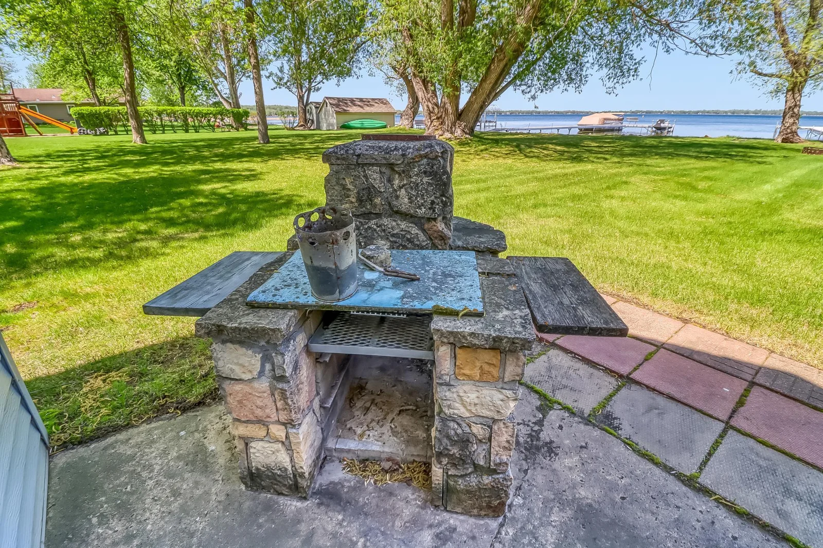 Stone fire pit