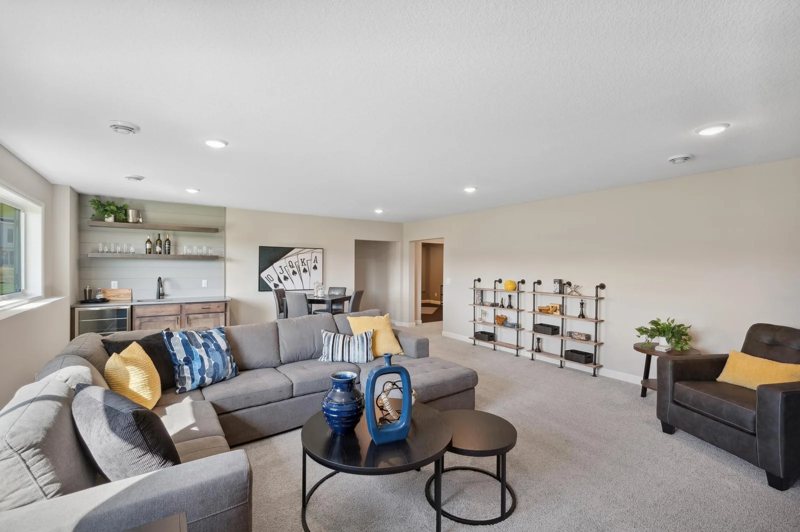 13. Family Room.jpg