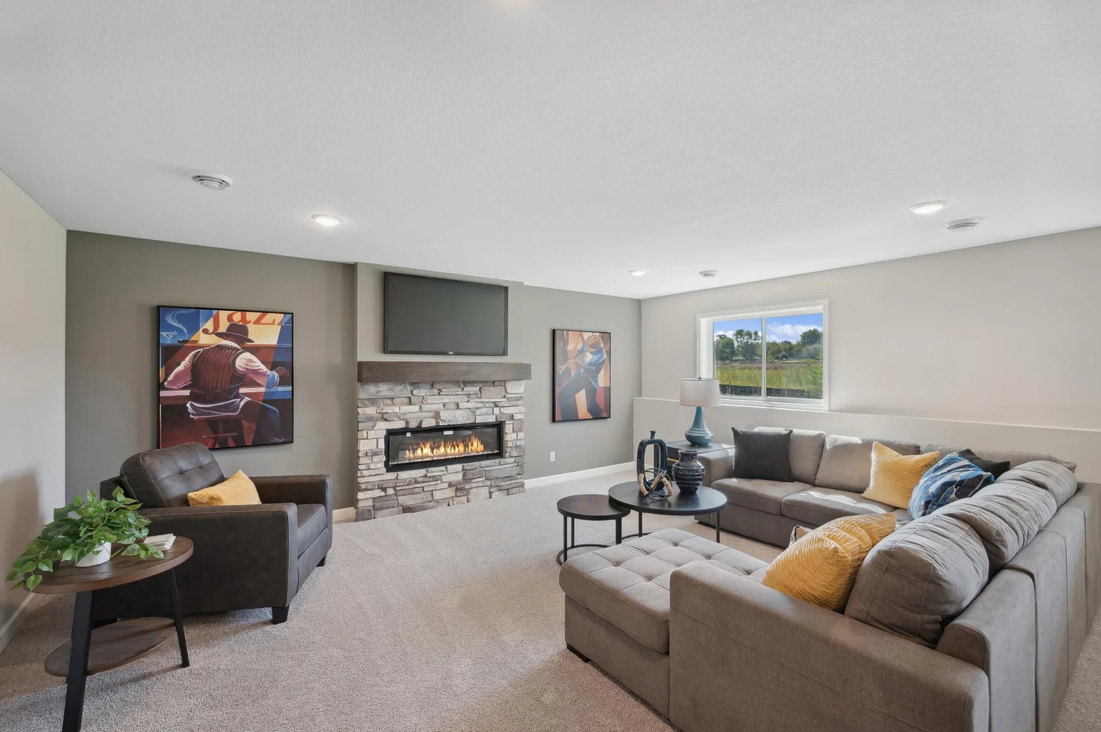 14. Family Room 2.jpg