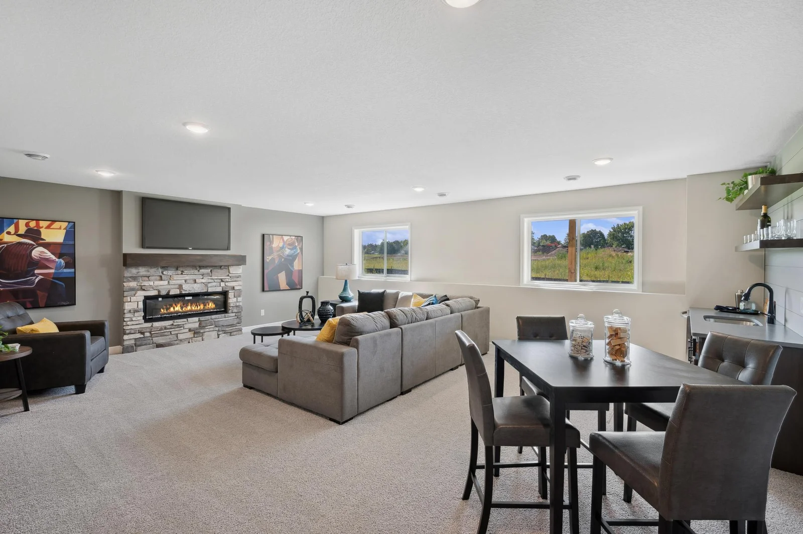 15. Family Room 3.jpg
