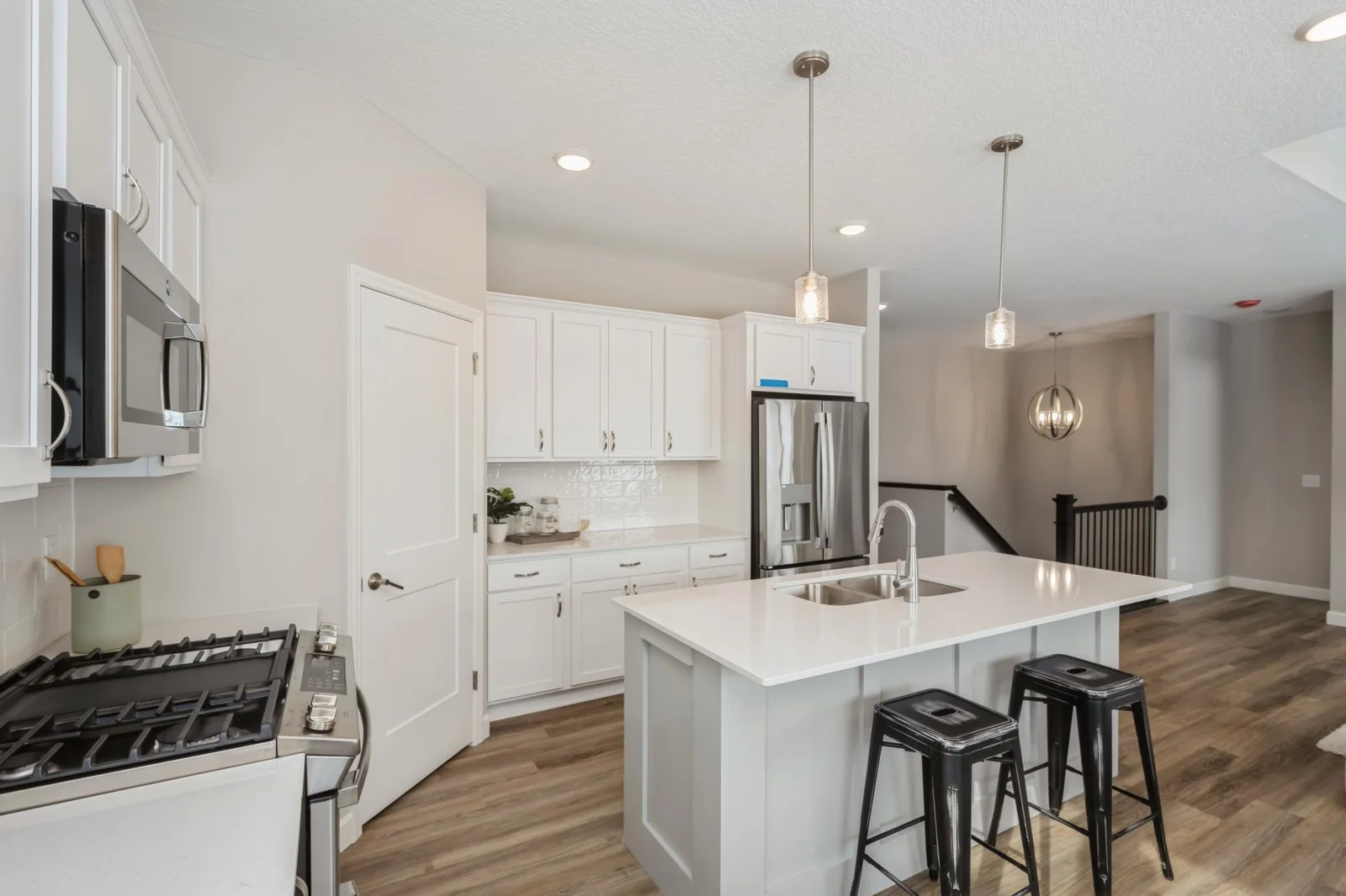 Kitchen to Entry LL view.jpg