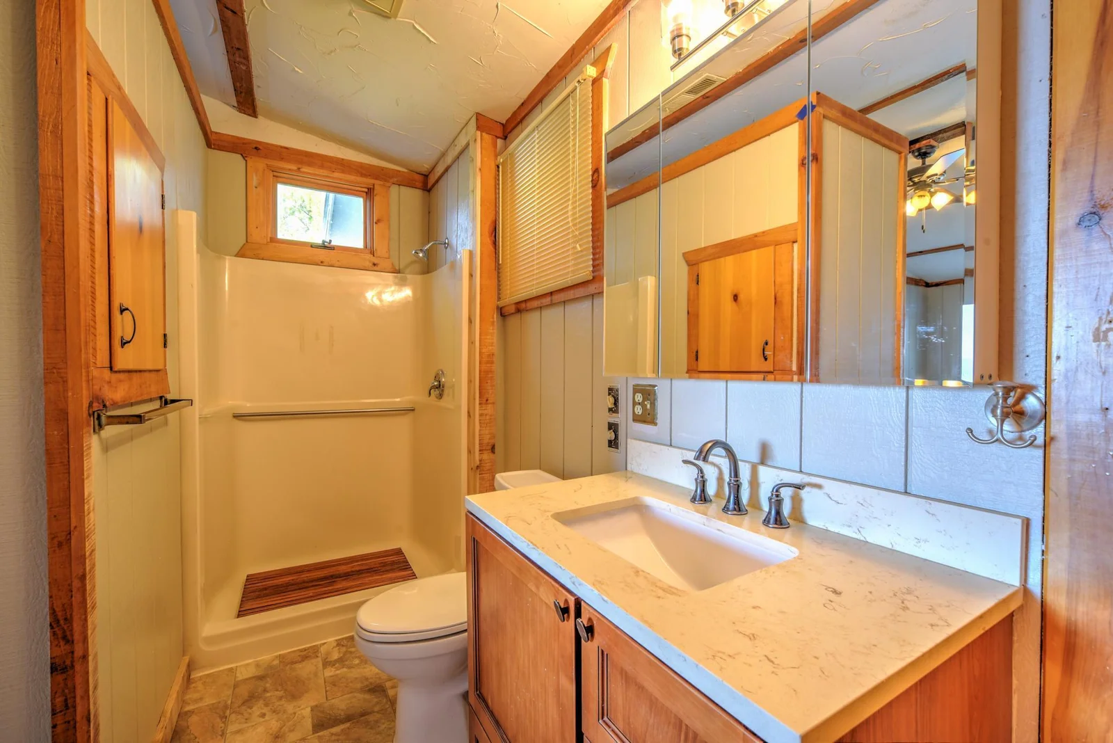 Seperate shower and soaking tub