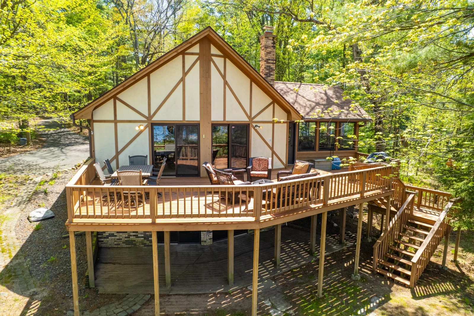 Expansive deck to enjoy the views on the lake