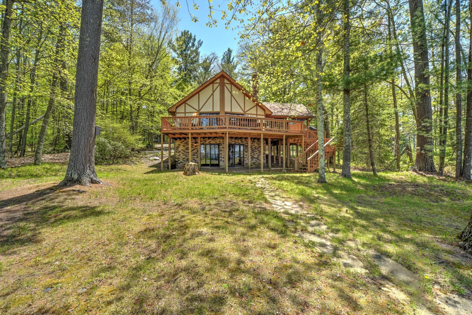 Beautiful Cabin on Devil's Lake