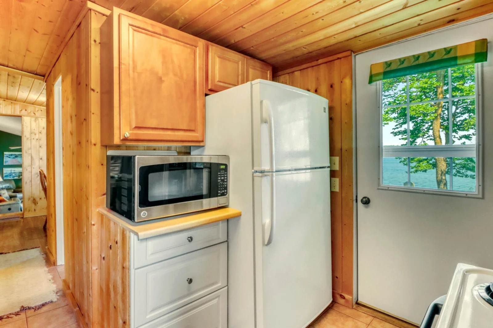 Kitchen1_5.JPG