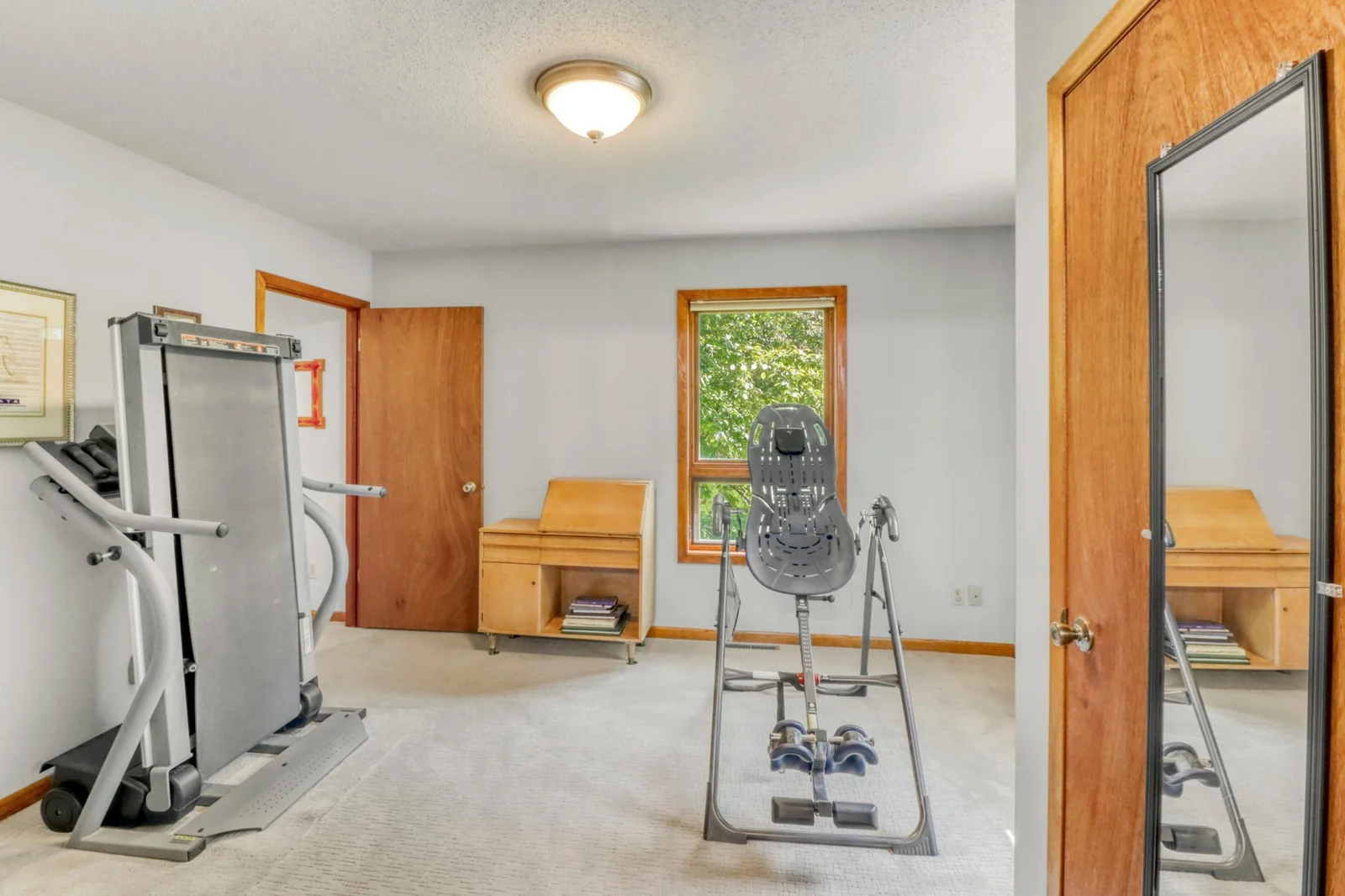 Bedroom2_1.JPG