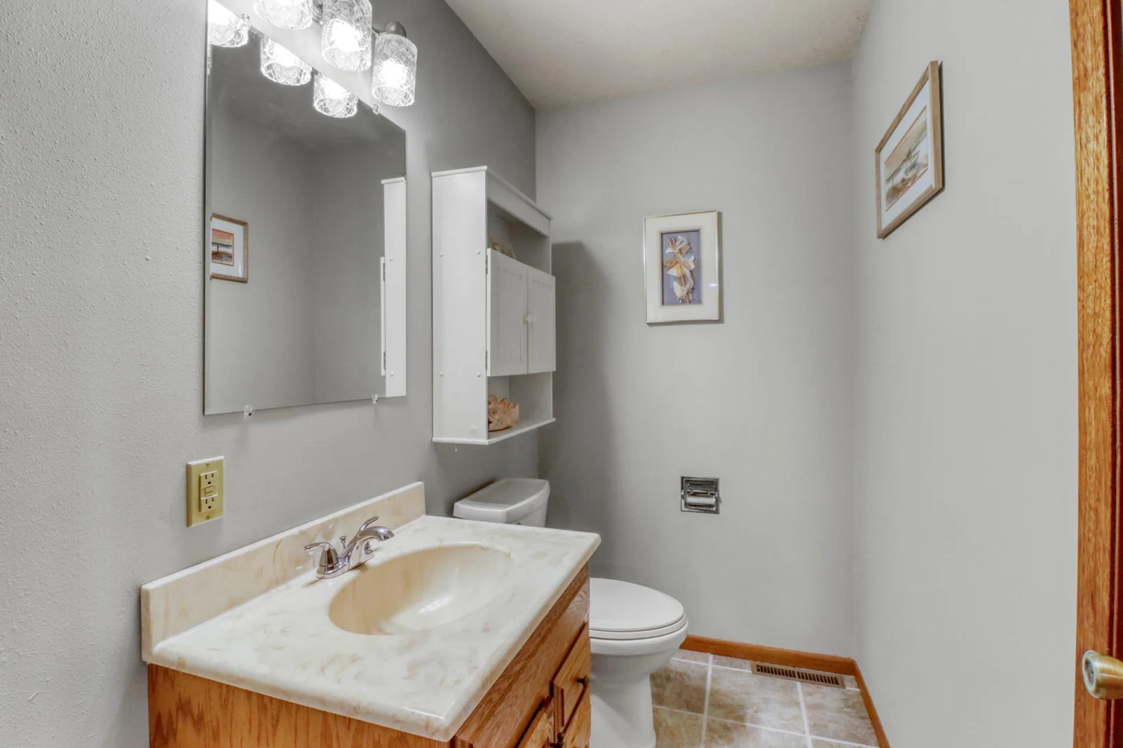 Bathroom1_1.JPG