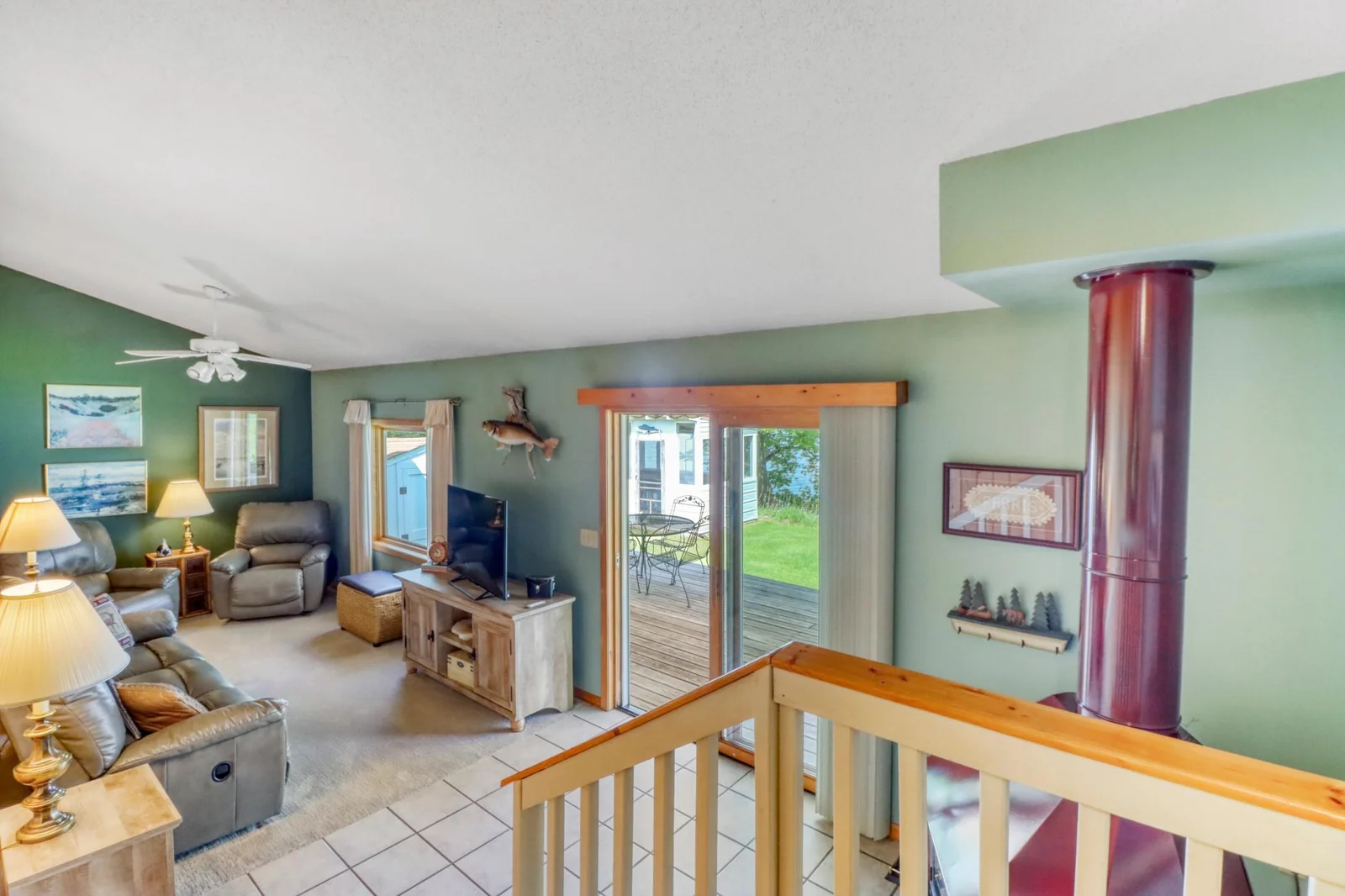 Familyroom1_2.JPG