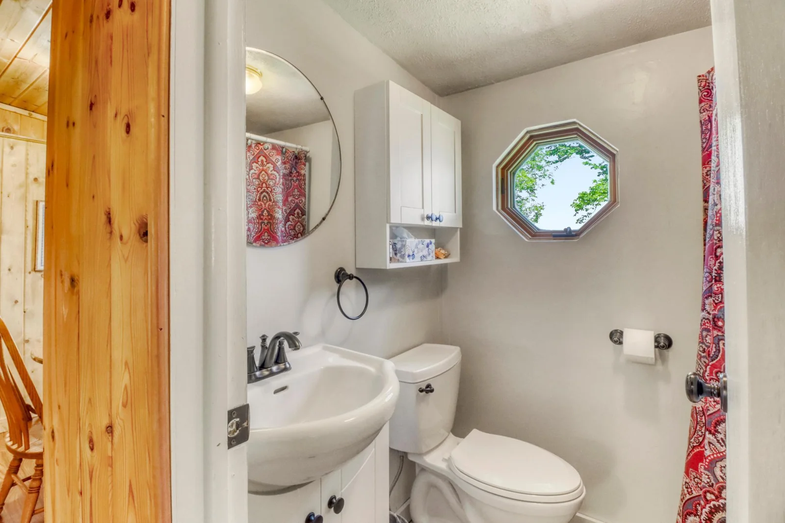 Bathroom2_1.JPG
