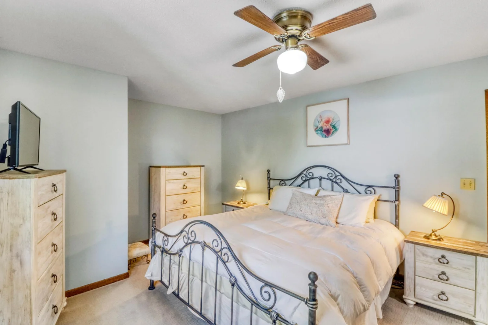 Primary Bedroom1_3.JPG
