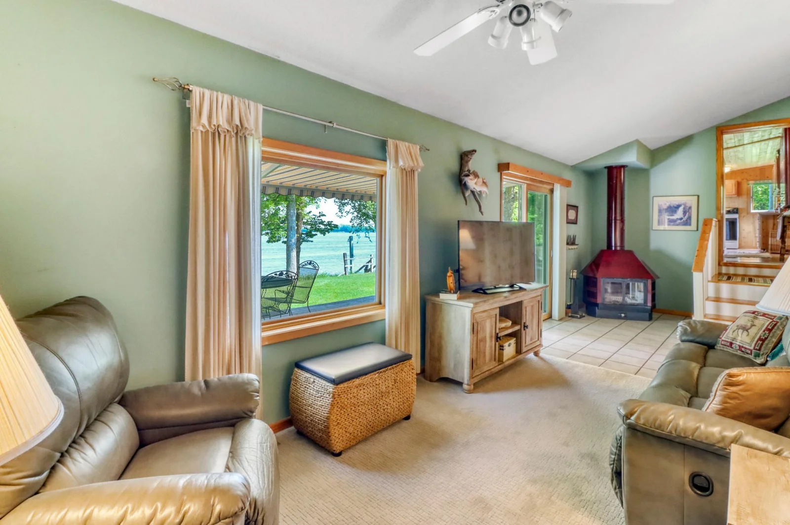 Familyroom1_4.JPG