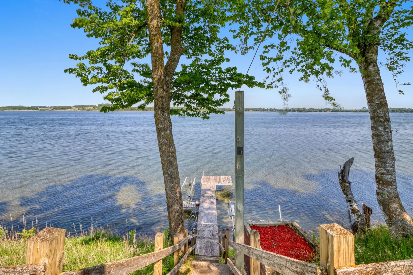 Exterior_Lake1.JPG