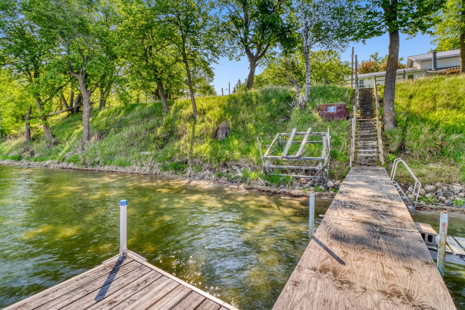 Exterior_lake1_2.JPG