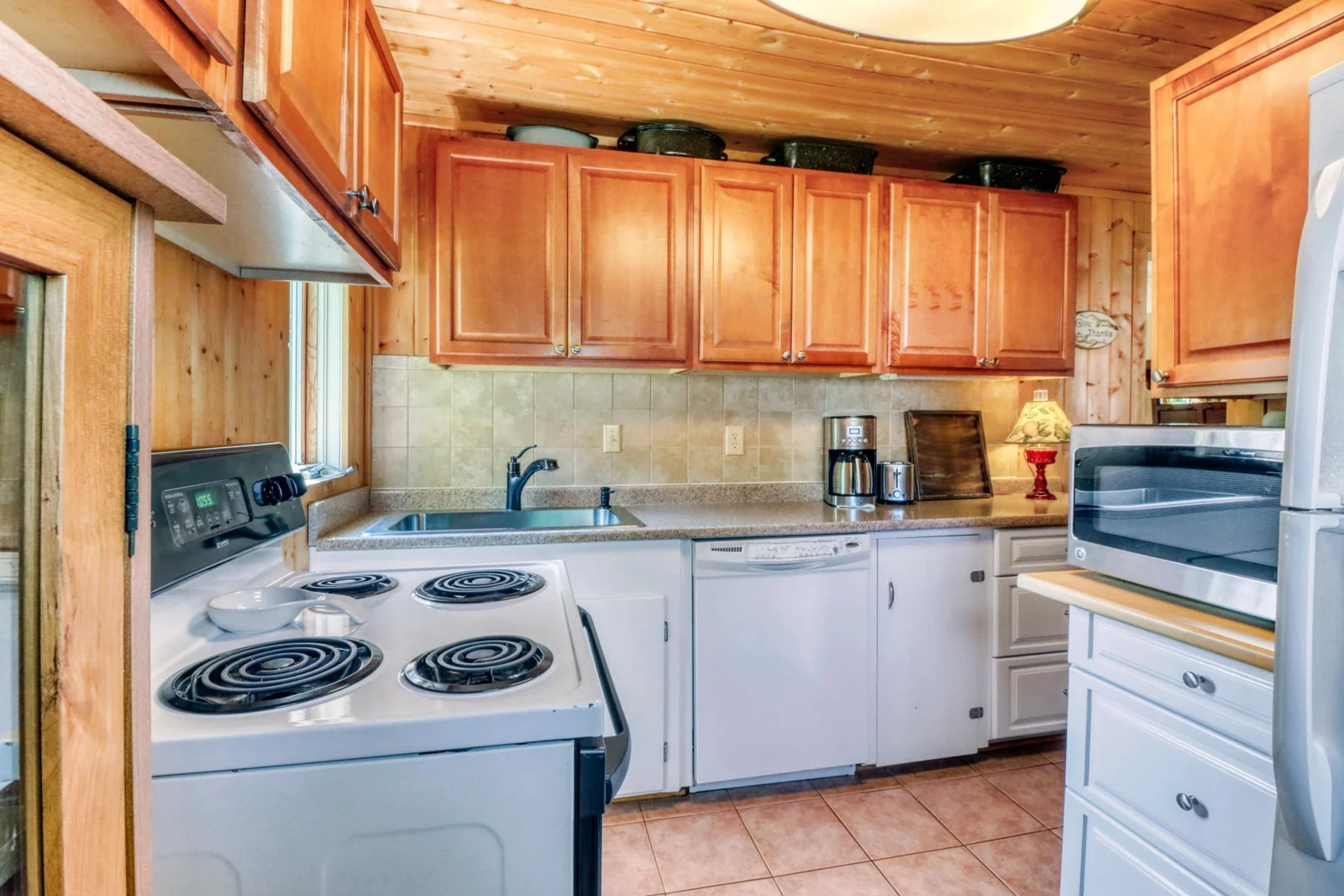 Kitchen1_3.JPG
