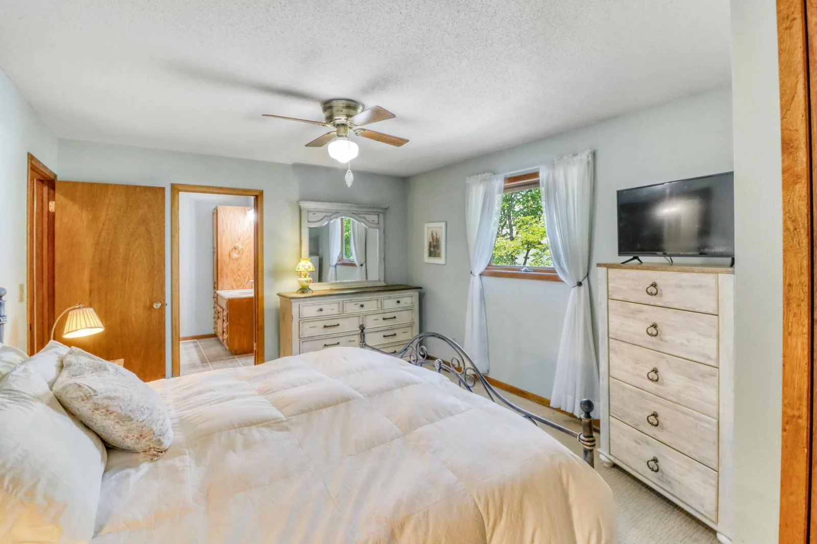 Primary Bedroom1_2.JPG