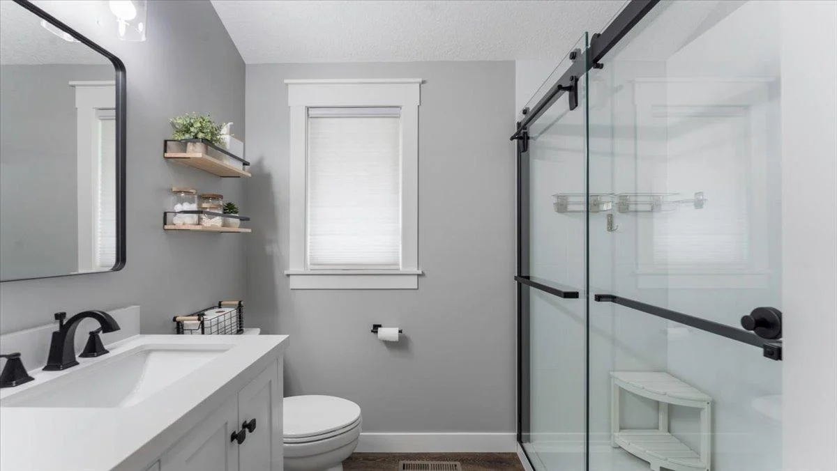 Main Floor Master Bathroom