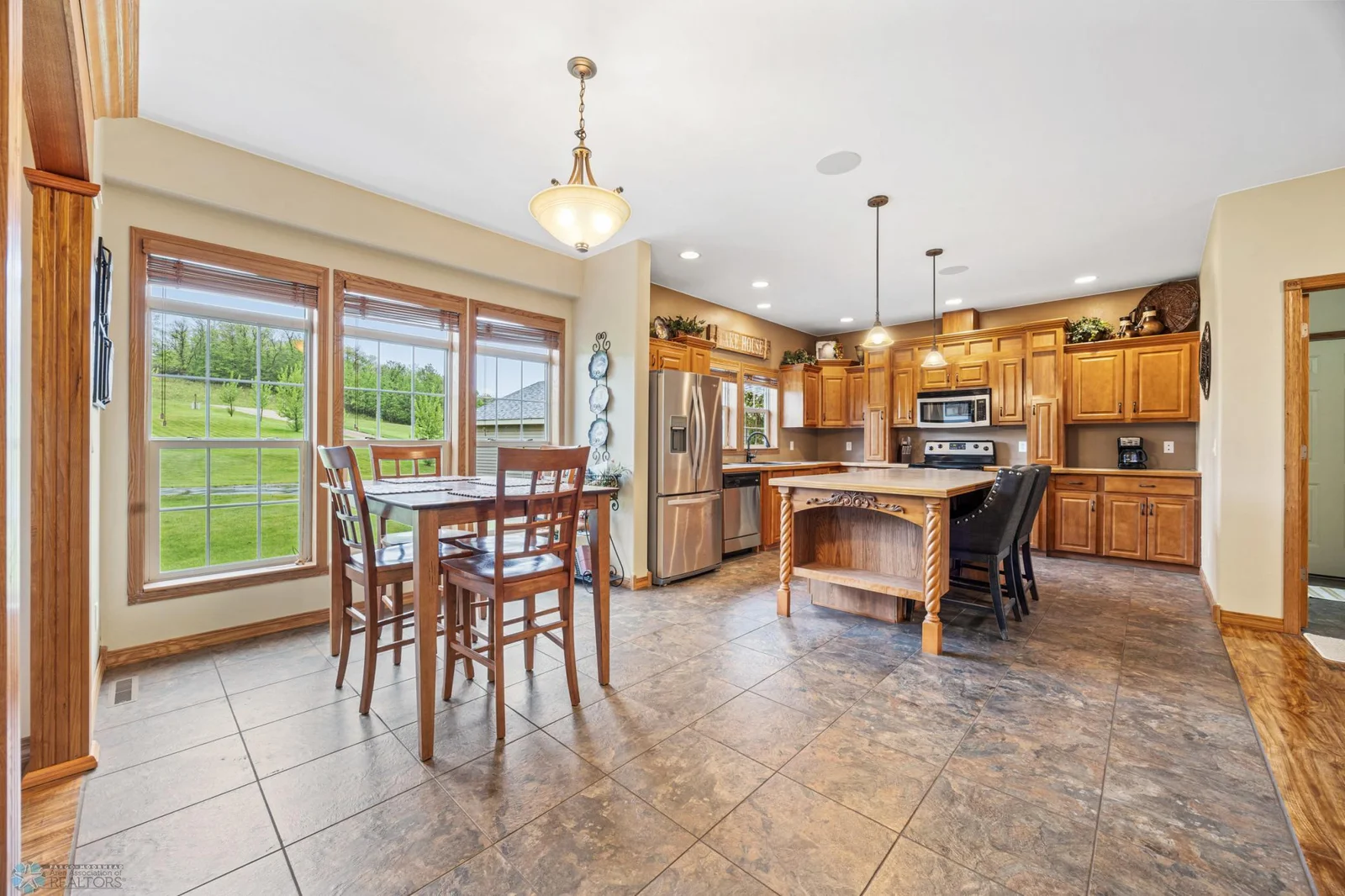 Dining/Kitchen