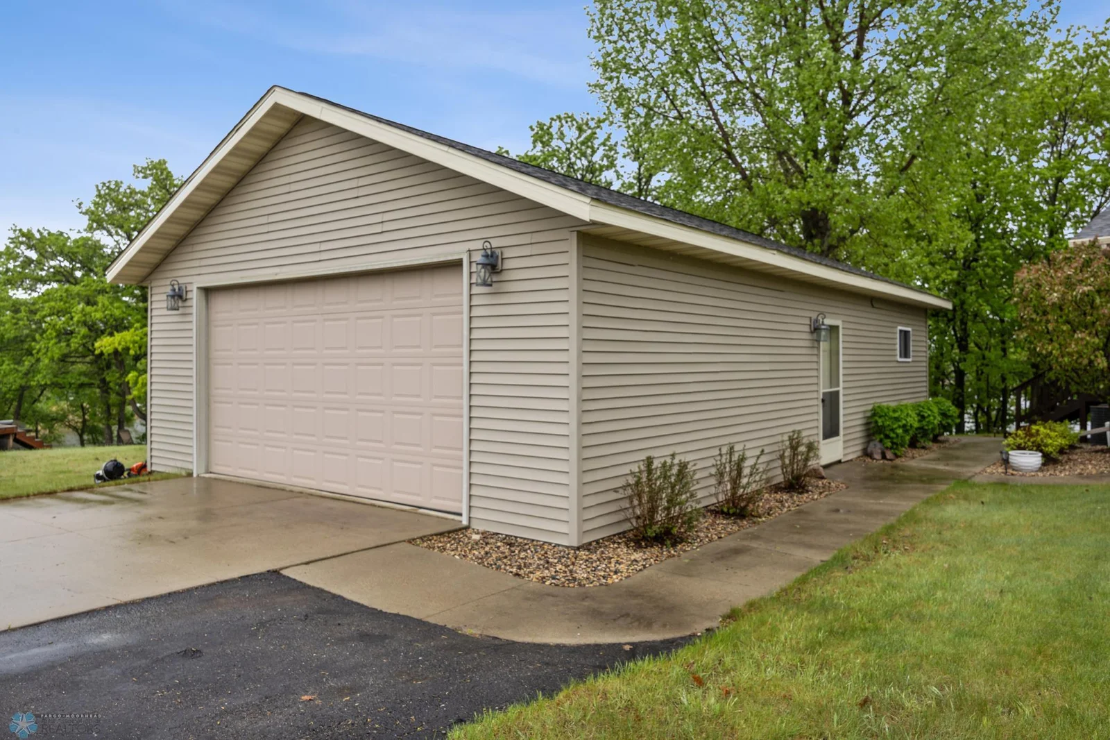 Detached Garage
