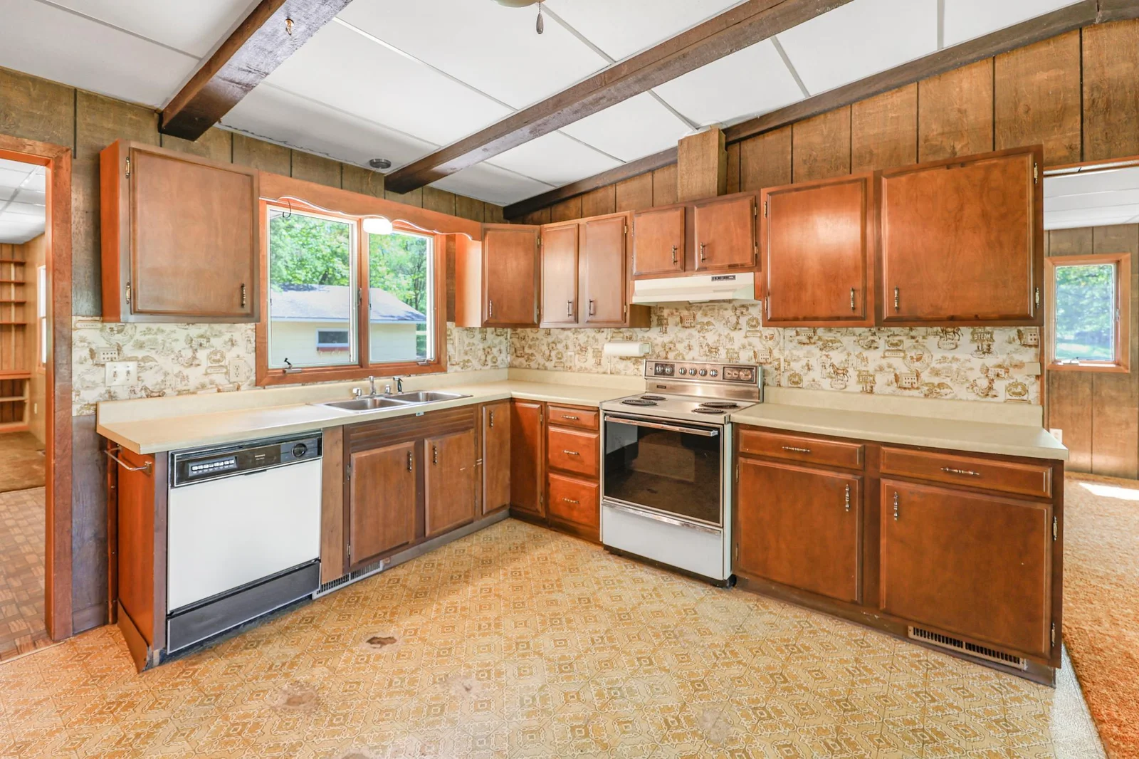 Kitchen a.jpg