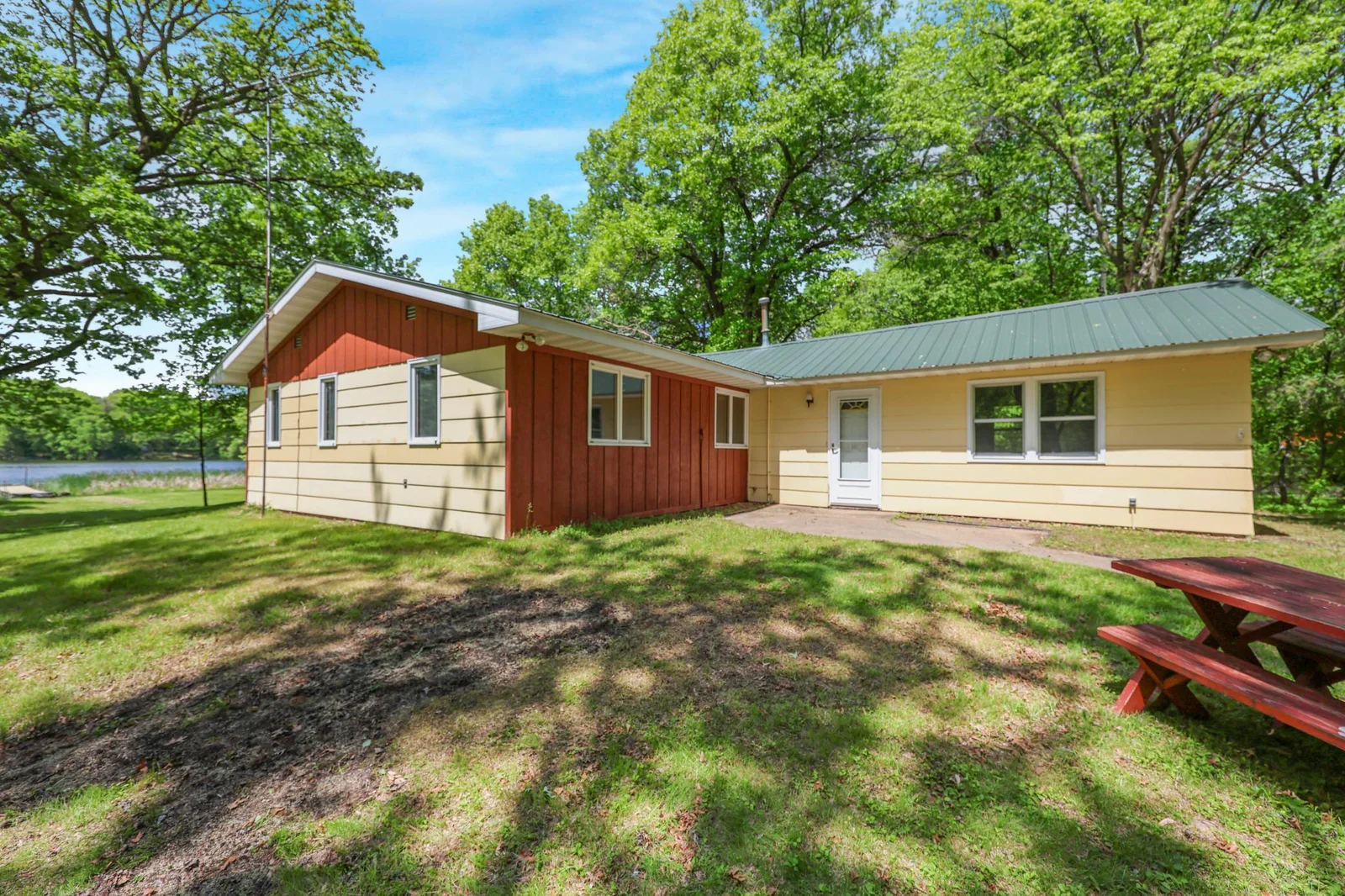 Side yard house.jpg