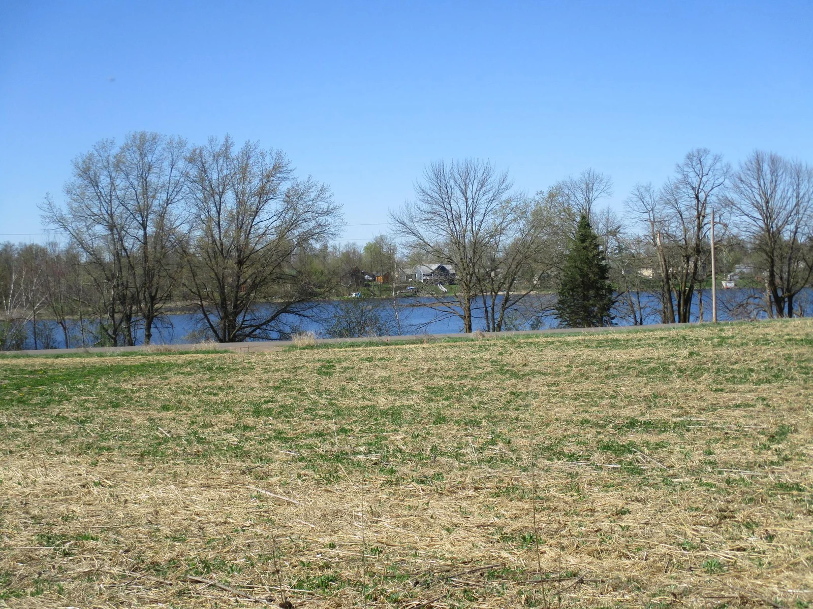 Looking at the front of the property.
