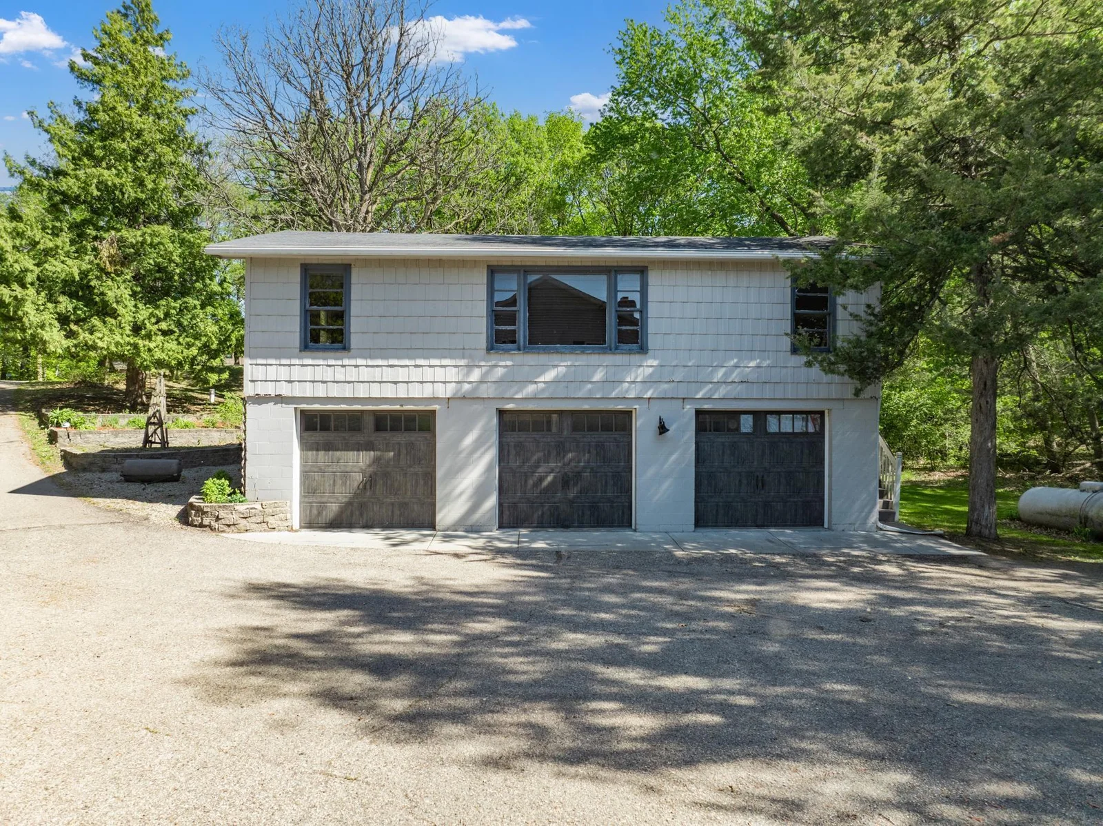 detached garage w/bonus room above