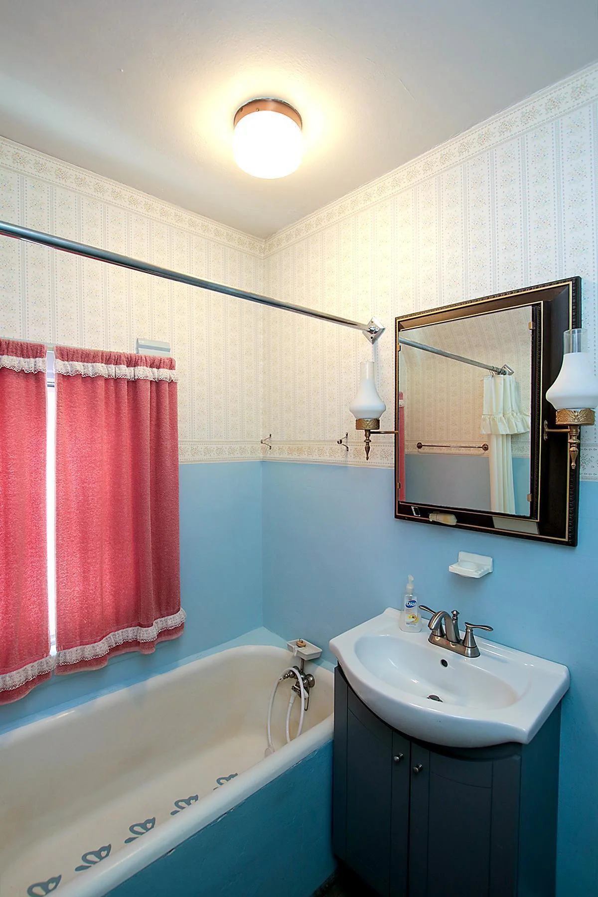 Upstairs 3-piece bath
