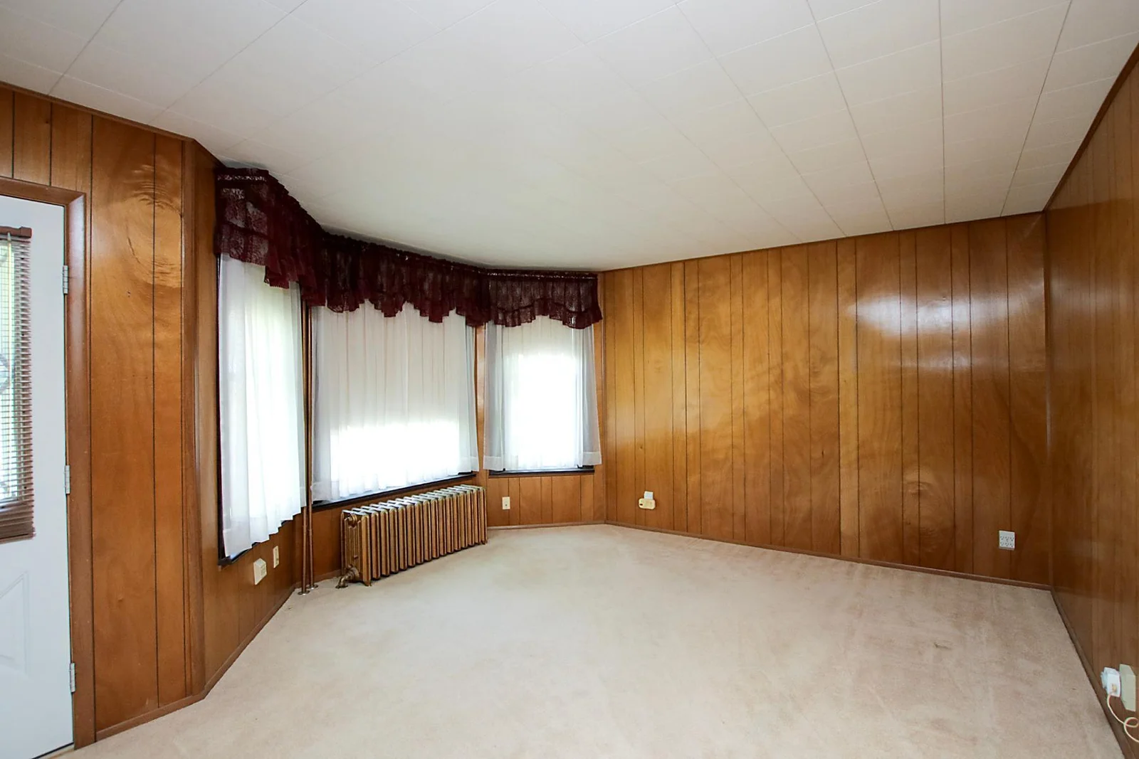 Large second living room with bay window!