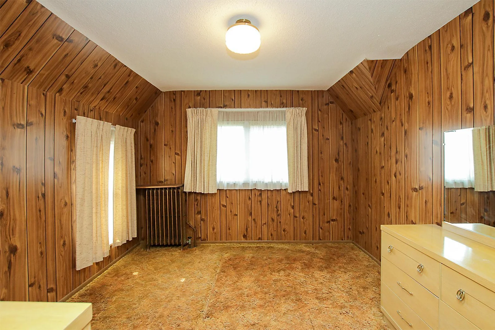 Third bedroom on the upper floor quite spacious and also has a walk-in closet...that again shows the original hardwood floors!