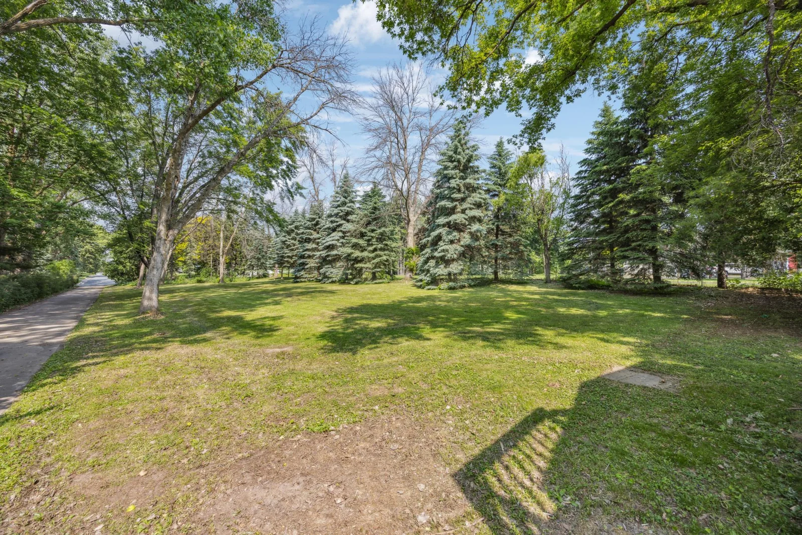 Large lot on a street that does not have any through traffic.
